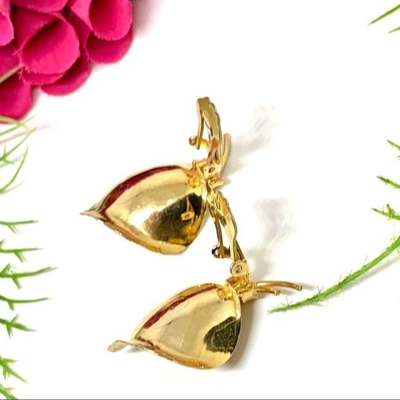 VINTAGE⚜️12K GOLD FILLED & Cultured Pearl Petal Clip Earrings - Picture 10 of 11